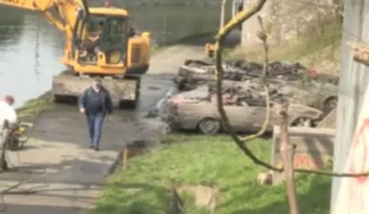Roux: 40 voitures retirées du canal