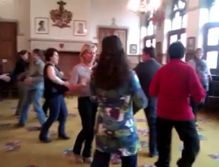 Mouscron: scéance de yoga du rire à l'hôtel de Ville
