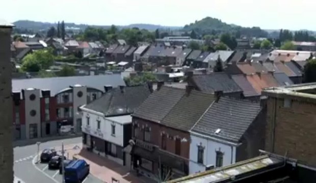 Des ruches d'abeilles sur le toit de la commune de Quaregnon.