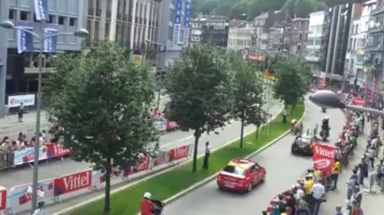 Tour de France à Liège: l'ovation du public lors du passage de Philippe Gilbert