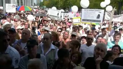 Marche blanche: 5000 personnes à Bruxelles avec Jean-Denis Lejeune pour réclamer une réforme de la Justice