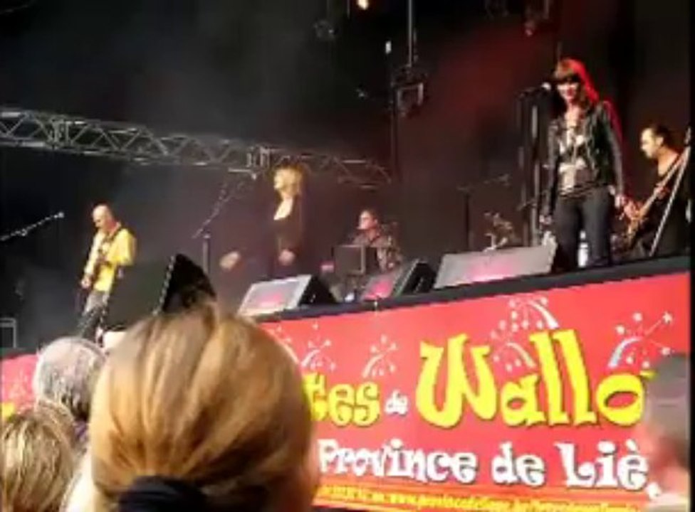 Beverly Jo Scott en concert place du Martyr, dimanche 26 août 2012.