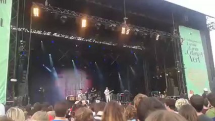 Two Doors Cinema Club - Sleep Alone - Le Cabaret Vert 2013