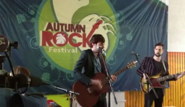 Braine-le-comte: Puggy chante en accoustique To win The World