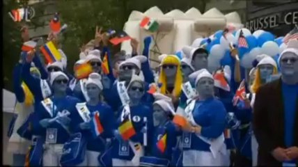 Quarante Ambassa-Schtroumpfs schtroumpfent l'anniversaire de Peyo à Bruxelles