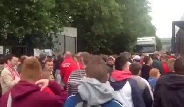 Les supporters du Standard manifestent à Sclessin (2)