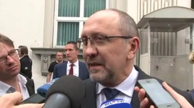 Abdication: C'est aux parlementaires de définir les rôles du Roi