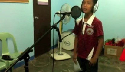 This boy can sing