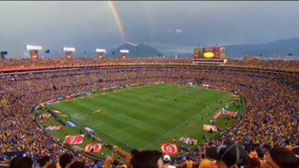 Stadio Azteca, un doppio arcobaleno splende nel cielo del Messico