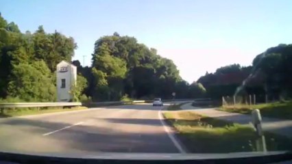 A Journey - Testmitschnitte Easypix GoExtreme Cam - HD Modus im Auto