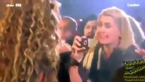 Beyonce un konserde mikrofonu seyirciye uzatması ve uuuu
