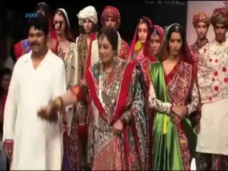 Kirron Kher does a jig at Lakme Fashion Week