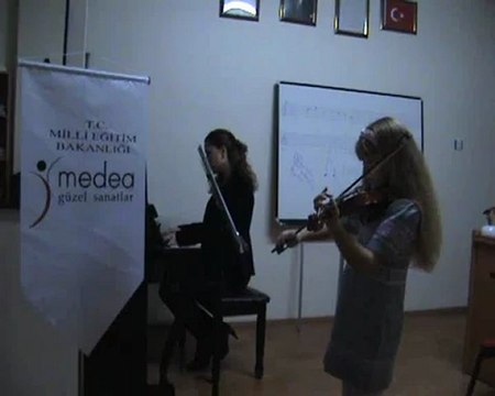 keman dersi,keman kursu,piyano dersi,piyano kursu,medea güzel sanatlar 2000 yılı öğrenci hazal