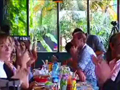 FLASHMOB Opéra au Café de la Gare - YouTube