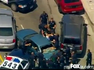 Voiture en chasse par la police de Los Angeles