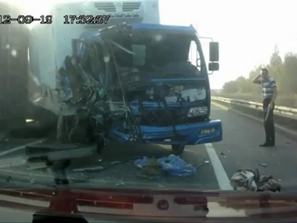 Un accident de camion choc !!! Trés impressionnant !!