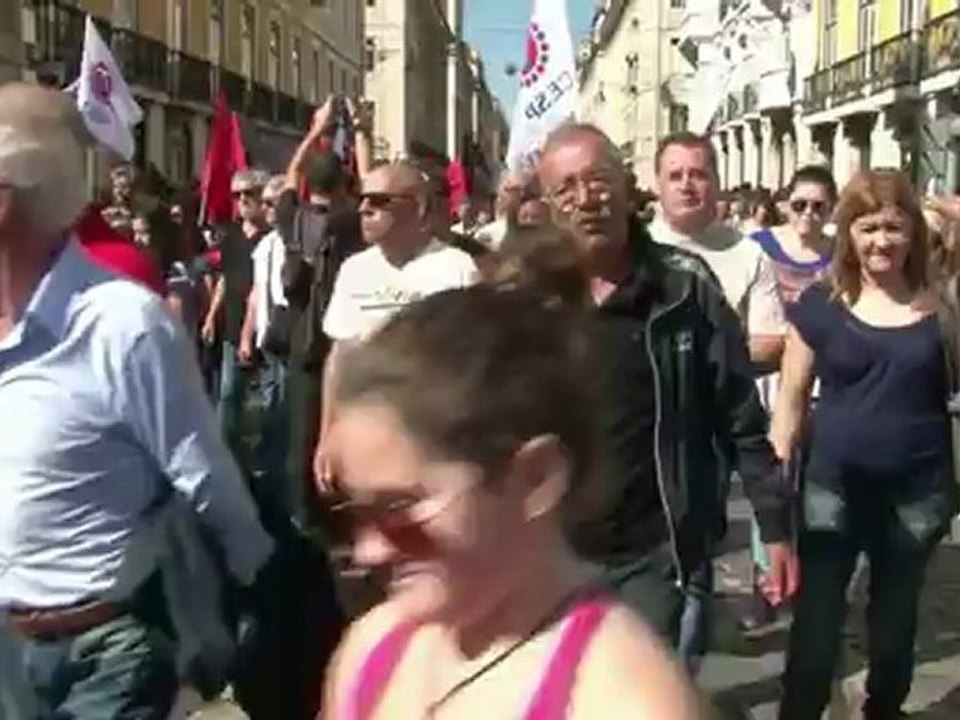 البرتغاليون يعودون الى الشارع احتجاجا على تشديد التقشف