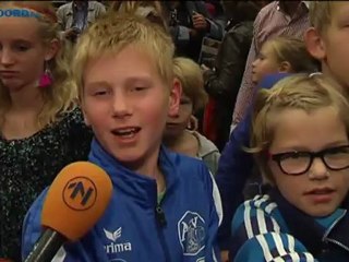 Download Video: Flames-spelers presenteren zich aan publiek (lang) - RTV Noord