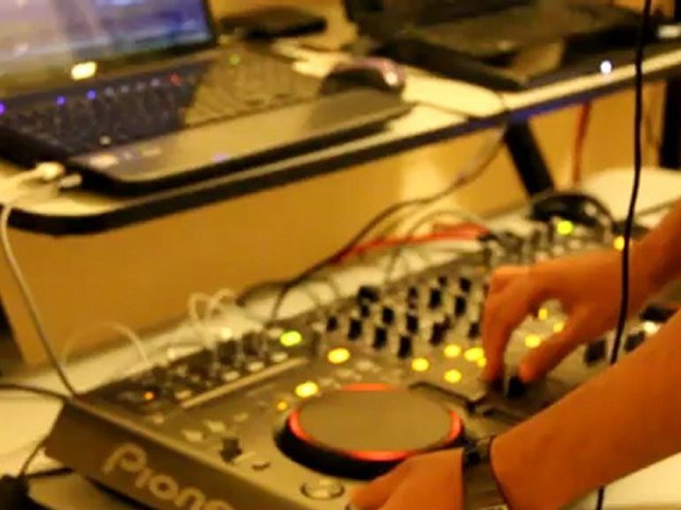 Progressive House + progressive trance= TranceHouse! ;)