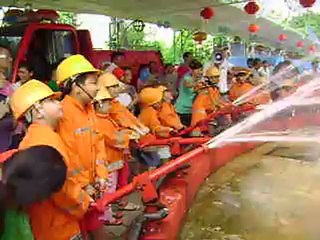 Thanh Khang Làm Lính Cứu Hỏa Ở Kicity Q4