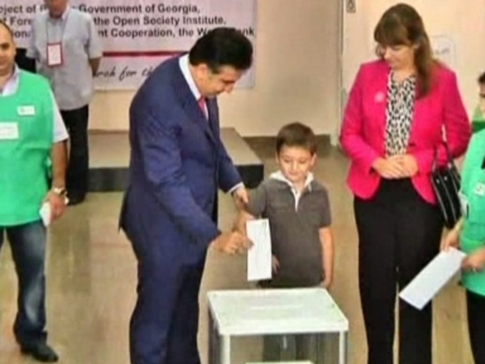 Saakashvili votes in testing election