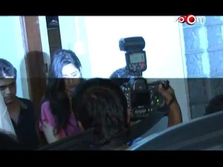 Katrina hides from shutterbugs