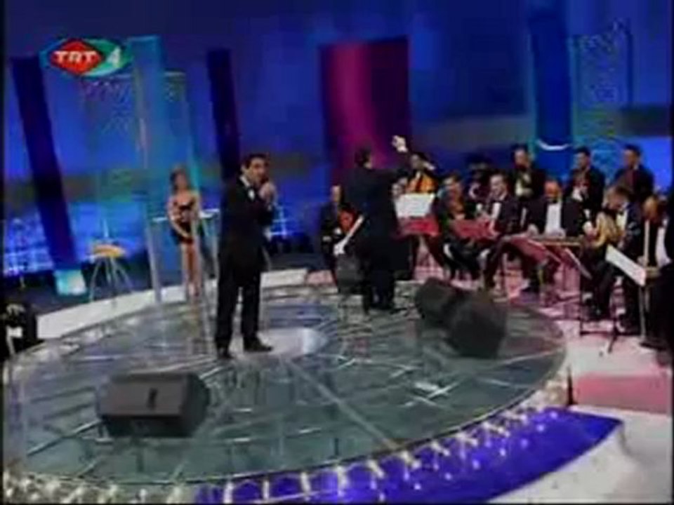 Zekai Tunca       "Bir sen kaldın içimde bir de o hatıralar "