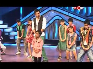 Aamir apparently cried after watching Barfi!, Parineeti will host a show with Saif, & more news