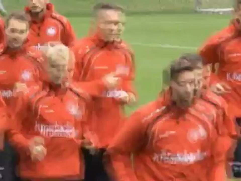 Eintracht Frankfurt bleibt an Bayern dran