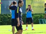 Puyol, Adriano e Iniesta se entrenan ya con el resto de la plantilla