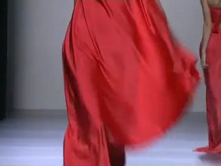 EFESTILO El argentino Roberto Torretta deja descansar el negro y se alía con el color