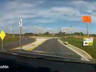 Video2choc - Violente sortie de route en Nissan GT-R