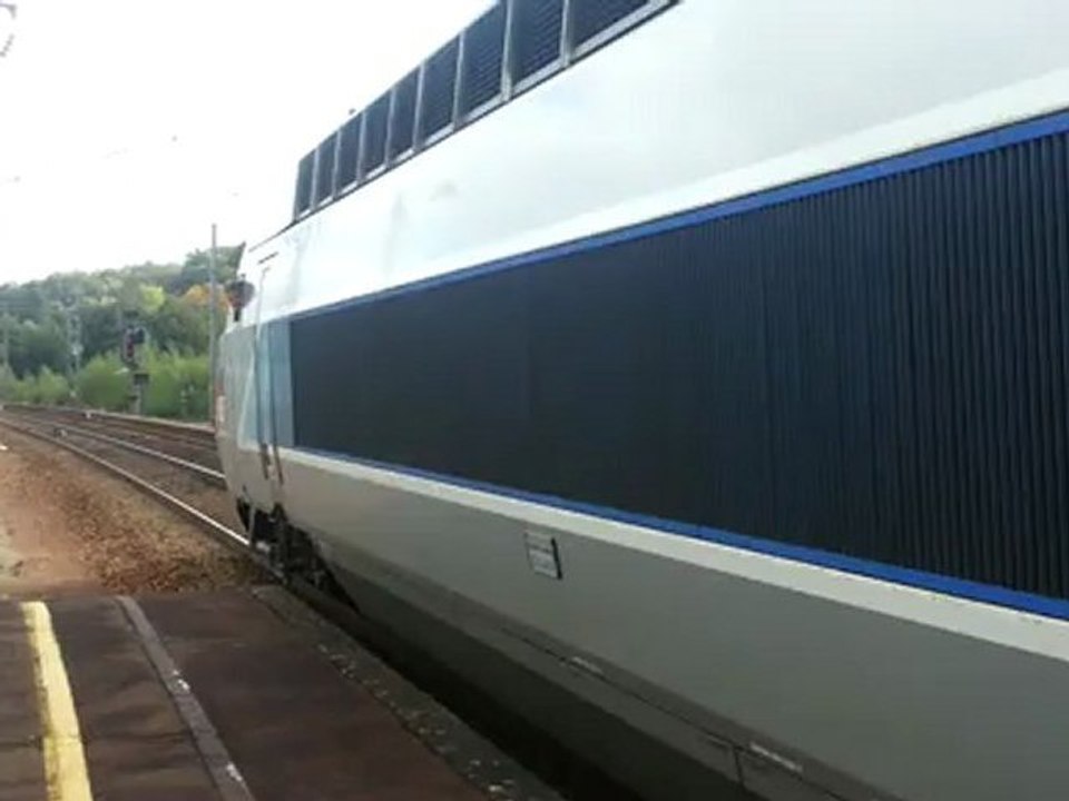 Départ d'un TGV Atlantique de pélerins à Bernay