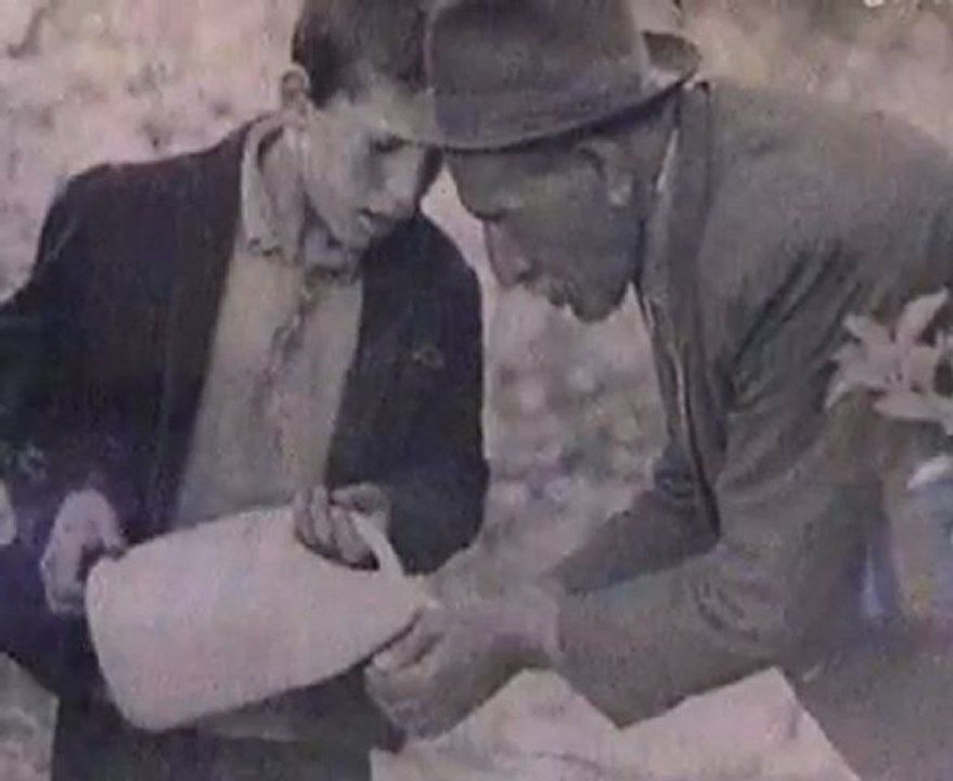 AŞIK VEYSEL - UZUN İNCE BİR YOLDAYIM -