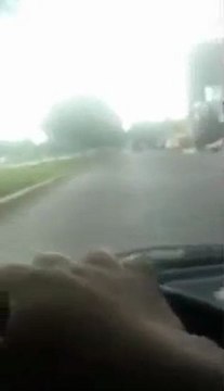 En Video: Prohiben entrada a vehiculos con calcomanias de Capriles al centro comercial Los Próceres en Barquisimeto