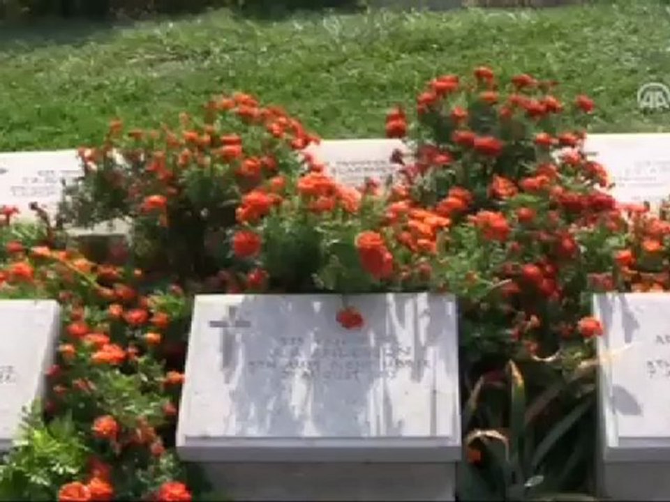 Avustralyalı aile, Gelibolu Yarımadası'nı ziyarete helikopterle geldi