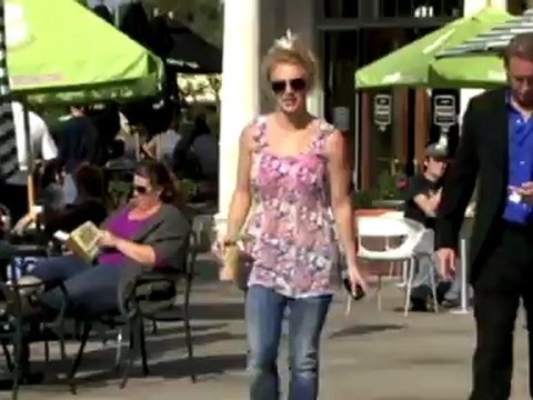 Britney Spears' Cell Phone and Internet Use Restricted