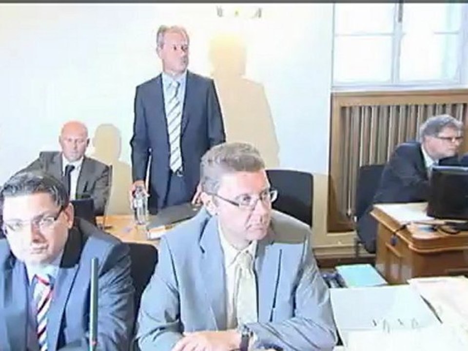 Austrian right wing politician jailed in bank scam plan