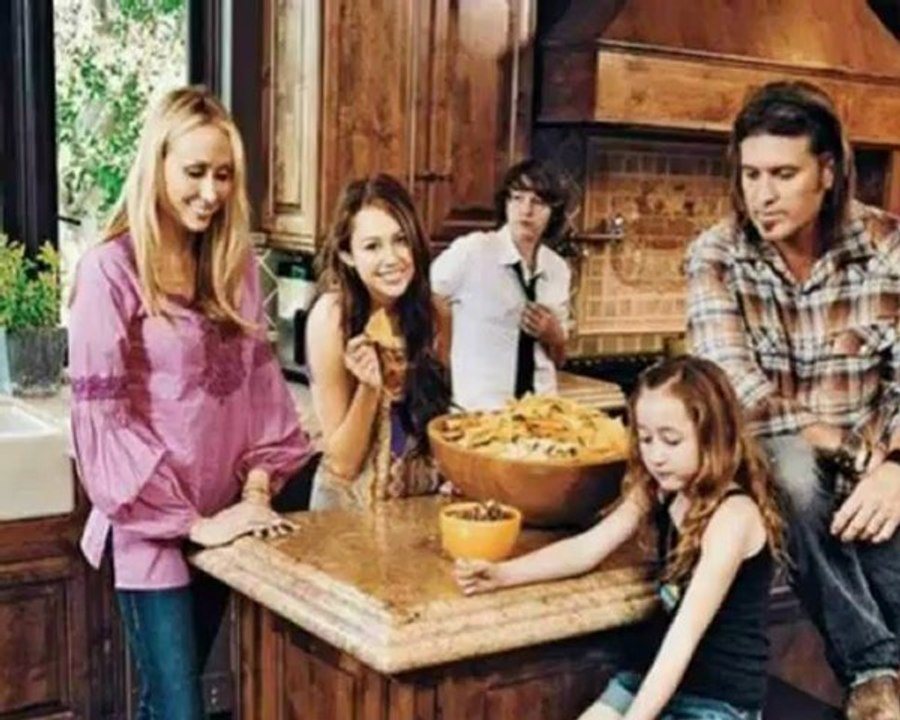 Argentina Loves The Cyrus Family
