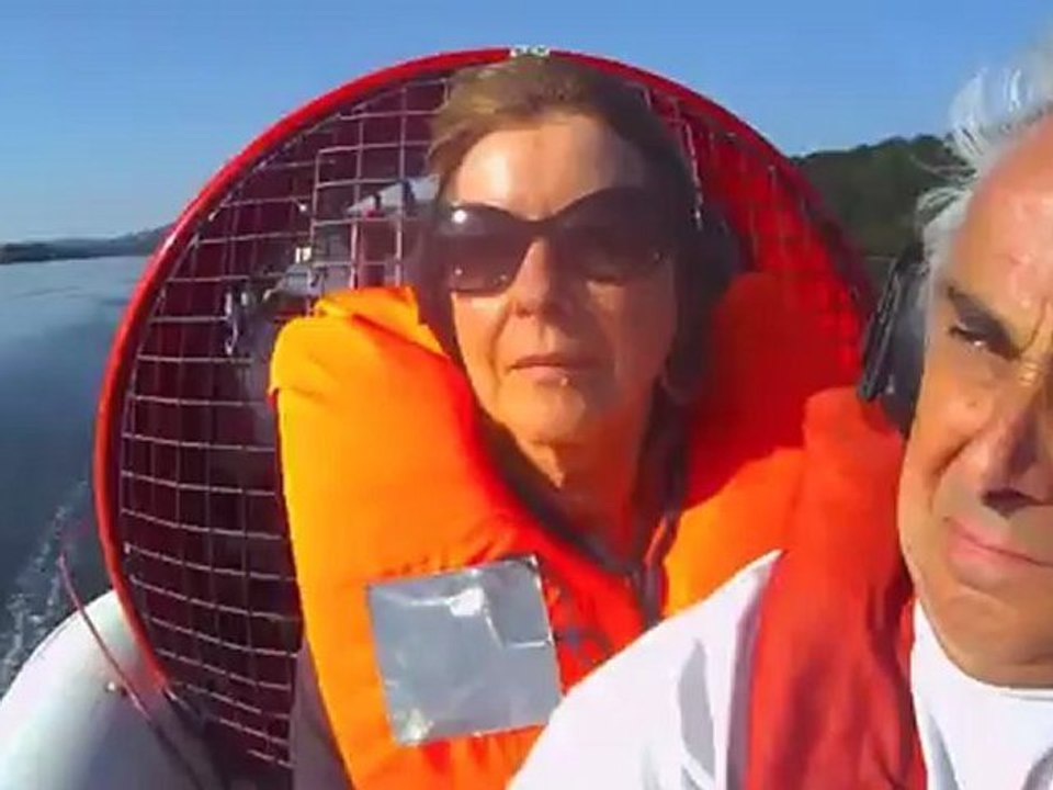 Annie essaie l' aéroglisseur