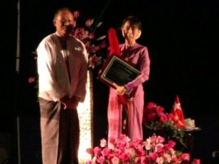 Aung San Suu Kyi wraps up US tour
