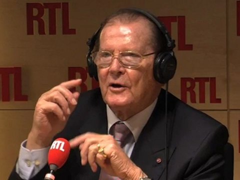 Roger Moore, un ex-007 en mission chez Yves Calvi