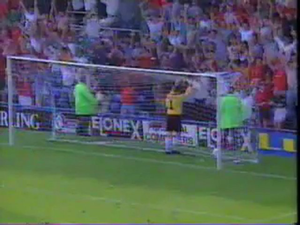 David Beckham - Goal From Half