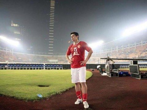 Et revoilà Lucas Barrios !