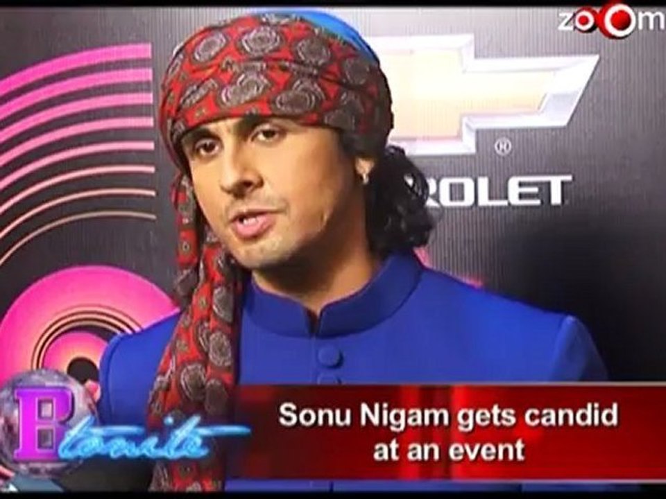 Sonu Nigam, Nargis, Vidya at an award show