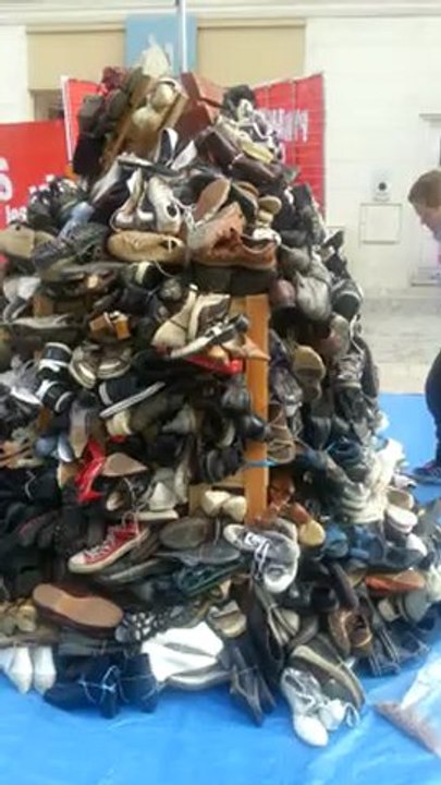 pyramide de chaussure Handicap international à NIORT