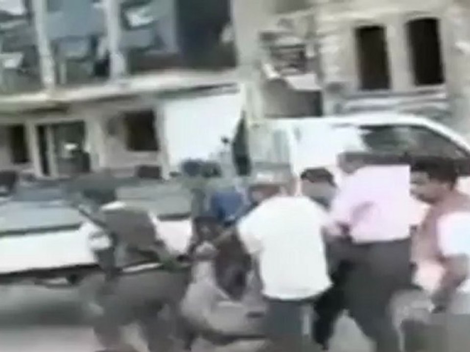 Two huge car bombs detonated in central Aleppo square