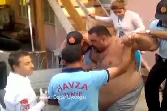 Hastaneye obez ambulansıyla götürülebildi