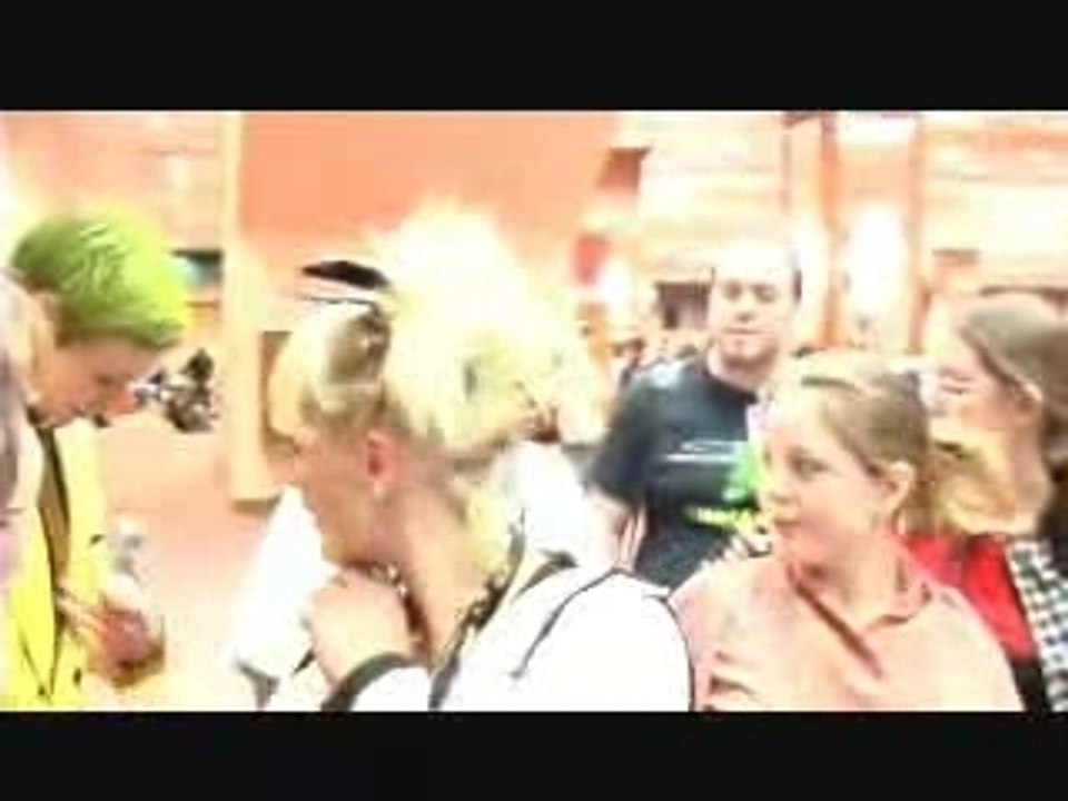 Akon-15 Mob Video