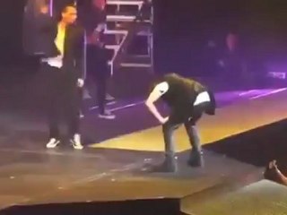 Justin Bieber Throws Up on Stage in Arizona